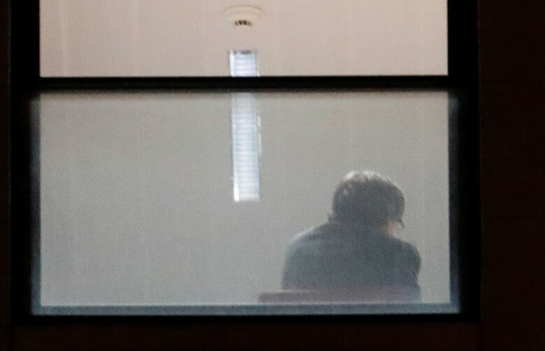１１月６日、ベルギーの裁判所はスペイン・カタルーニャ自治州のプチデモン前首相と元幹部４人を保釈した。プチデモン氏とみられる人物、ベルギー検察当局で５日撮影（２０１７年　ロイター／Yves Herman）