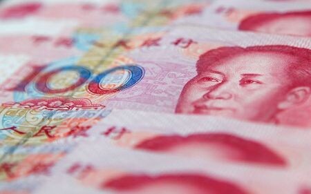 　７月１７日、中国財政省は、オフショア（本土外）市場で２０２０年に総額１５０億元（２１億ドル）の人民元建て債を売却すると発表した。写真は上海で２０１１年１月撮影（２０２０年　ロイター／Carlos Barria）