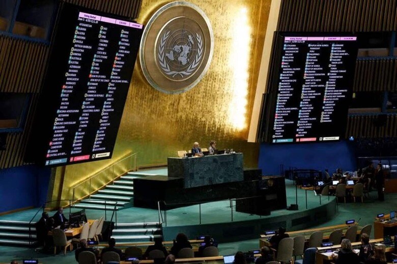 国連総会（１９３カ国）はロシアの侵攻開始から３年を迎えた２４日にウクライナ情勢を巡る特別会合を開き、ウクライナと欧州諸国が中心になって作成した決議案を日本を含む９３カ国の賛成多数で採択した。同日撮影（２０２５年　ロイター/Shannon Stapleton）