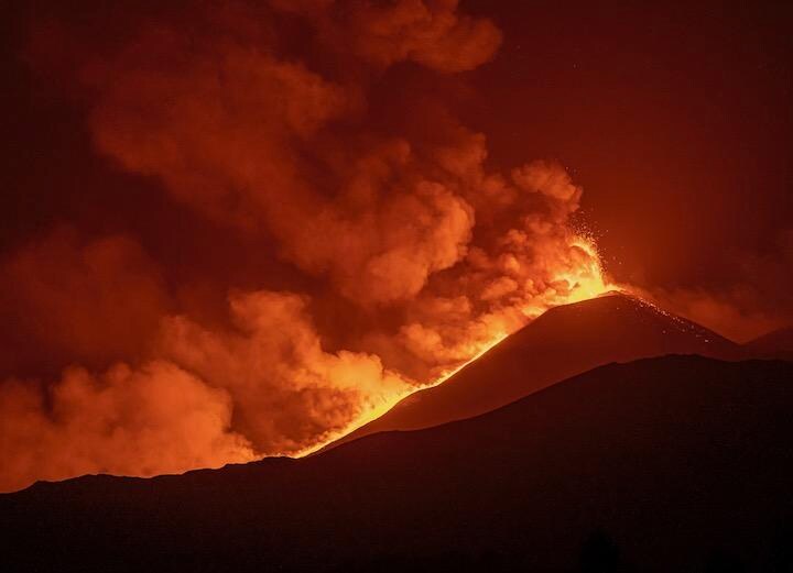 エトナ山の噴火（8月9日）Etna Walk/Marco Restivo/REUTERS