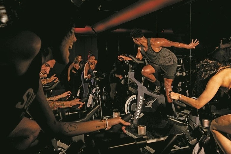 ソウルサイクルの利用者にとって、ジムで過ごす時間はコンサートやスピリチュアルな体験と似ている　COURTESY OF SOULCYCLE