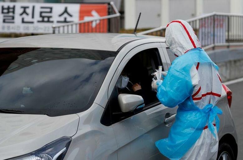 関係筋によると、韓国はトランプ米大統領の要請を受け、新型コロナウイルスの検査キット60万個を14日に米国に輸出する計画だ。写真はテグで3月撮影（2020年　ロイター／Kim Kyung Hoon）