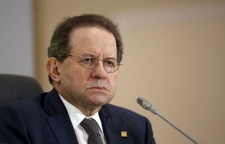 　１１月１６日、欧州中央銀行（ＥＣＢ）のコンスタンシオ副総裁（写真）は、パリで１３日に起きた同時多発攻撃を受け、投資家の信頼感が損なわれる可能性があると警告した。１０月撮影（２０１５年　ロイター/Darrin Zammit Lupi）