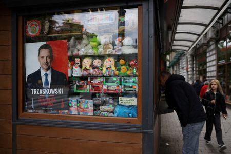 ポーランドは１４日、米フェイスブック上の広告を使って同国の大統領選挙運動への干渉を試みる動きが見られたことを明らかにした。写真は１３日、クラクフで撮影（２０２５年　ロイター/Kacper Pempel）