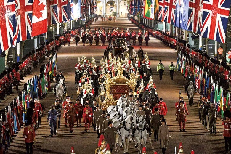本番と同じ衣装を着けて行われたリハーサルには、実際の式典でチャールズが乗る「ゴールド・ステート・コーチ」も登場（5月3日）　HENRY NICHOLLSｰREUTERS