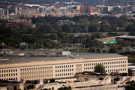 １１月２３日、  米国防総省のパトリック・ライダー報道官は、トルコによるシリア北部への空爆は米軍の安全を脅かしており、この地域における米国の過激派組織「イスラム国」（ＩＳ）との戦いに影響を及ぼす可能性があると懸念を示した。は新は米国防総省。２０２０年１０月撮影（２０２２年　ロイター/Carlos Barria）