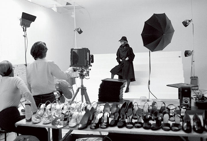 化粧品メーカー・レブロンの広告のため女優でモデルのローレン・ハットンを撮影