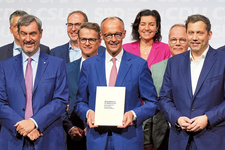 メルツ（中央）は積極外交路線に舵を切った（5月5日、連立政権の幹部らと）　MICHAEL KAPPELERｰDPAｰREUTERS