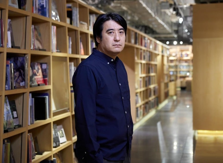 佐久間宣行／1975年、福島県いわき市生まれ。テレビプロデューサー、演出家、作家、ラジオパーソナリティ（銀座 蔦屋書店にて撮影）　Photo：遠藤 宏