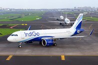 【動画】遅延を伝えるパイロットに猛ダッシュで殴りかかる男