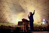 ヒラリー、トランプの外交政策は「危険なほど支離滅裂」と批判