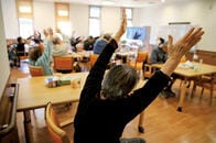 知られざる日本のコロナ対策「成功」要因──介護施設