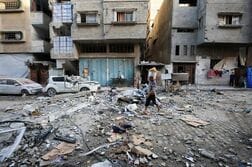 イスラエル軍がガザのアパート攻撃、家族5人含む9人死亡