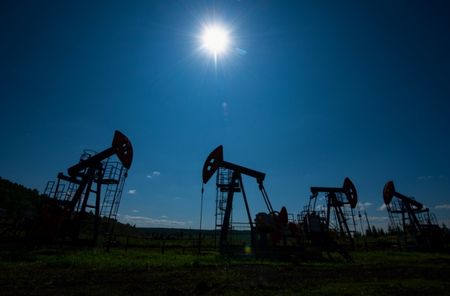 写真は2025年7月、ロシア・タタールスタンの油田で撮影。REUTERS