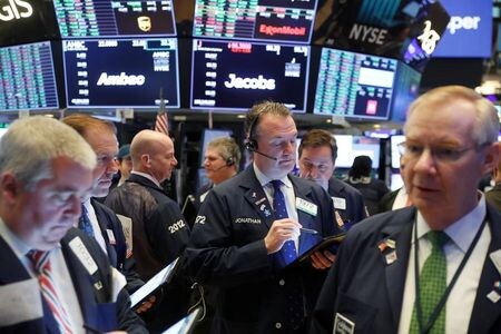 　２月１１日、米国株式市場は、Ｓ＆Ｐ総合５００種<.SPX>とナスダック総合<.IXIC>が前日に続き最高値を更新して取引を終えた。６日撮影（REUTERS/Lucas Jackson）