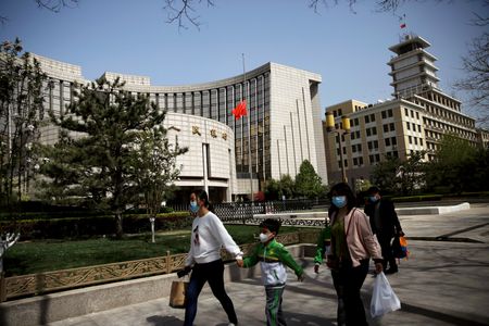 　８月２４日、中国人民銀行（中央銀行）の副総裁に中国農業銀行行長の張青松氏（５７）が指名される見込みだと、金融誌の財新が関係筋の話として伝えた。写真は中国人民銀行の外観。２０２０年４月撮影（２０２２年　ロイター/Tingshu Wang）