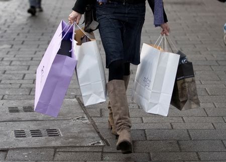 ドイツの２月の小売売上高は予想を大きく上回った。ケルンで２００９年撮影（２０２５年　ロイター/Wolfgang Rattay/File Photo）