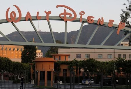 ７月１１日、 米娯楽大手ウォルト・ディズニーが「スター・インディア」事業について合弁や売却を含む戦略的選択肢を模索していると、ウォールストリート・ジャーナル（ＷＳＪ）が関係者の話として報じた。米カリフォルニア州バーバンクのディズニー施設で２０１２年５月撮影（２０２３年　ロイター/Fred Prouser）