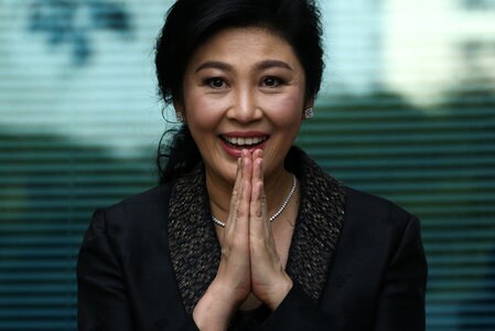　８月２８日、タイのプラウィット副首相兼国防相は、インラック前首相（写真）の行方は分からないと述べた。前首相はは在任中にコメ買い上げ制度を巡り国に損害を与えたとして職務怠慢の罪に問われているが、２５日に予定されていた判決公判に姿を現さなかった。写真はバンコクで１日撮影（２０１７年　ロイター／ATHIT PERAWONGMETHA）