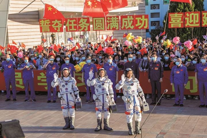「神舟12号」に乗り組む宇宙飛行士たち（6月17日） CARLOS GARCIA RAWLINSーREUTERS