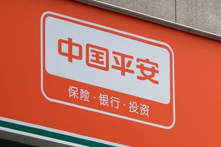 　３月１７日、中国平安保険が発表した２０２１年通期決算は、純利益が２９％減の１０１６億元（１６０億ドル）と、０８年以降で最大の減益となった。写真は北京で２０２０年８月撮影（２０２２年　ロイター／Thomas Peter）