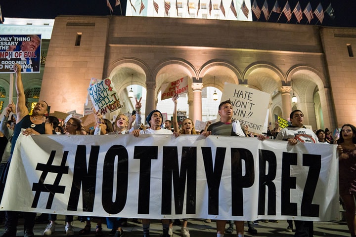 欧米諸国ではデモ行動やネットでの意見表明など若者の政治活動への参加率が高い　JGalione-iStock.