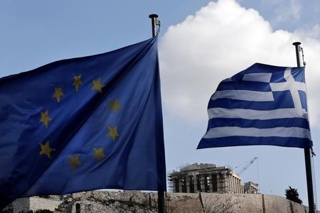 　５月２７日、銀行関係者によると、欧州中央銀行（ＥＣＢ）はギリシャの銀行に対する緊急流動性支援（ＥＬＡ）枠を８０２億ユーロで据え置いた。アテネで１月撮影（２０１５年　ロイター/Alkis Konstantinidis）