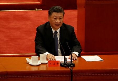 　中国の習近平国家主席は１２日、主要な技術分野で飛躍的な進歩を遂げるよう取り組むと表明した。国営メディアが報じた。１０月北京で撮影（２０２０年　ロイター/Carlos Garcia Rawlins）