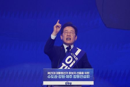 　６月３日の韓国大統領選に向け、有力候補が初めてのテレビ討論会を１８日夜に行った。写真は、最大野党「共に民主党」の李在明前代表。４月２７日、高陽で撮影（２０２５年　ロイター/Kim Hong-Ji）