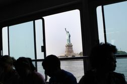 米、学生・報道関係者のビザ滞在期間を短縮へ　「入国者急増」に対応