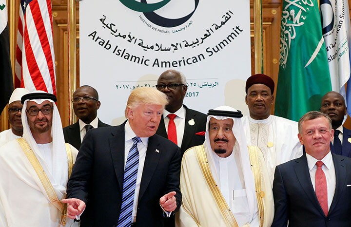 サウジアラビアでの演説で、トランプはイスラム諸国にテロ対策での団結を求めたが　Jonathan Ernst-REUTERS