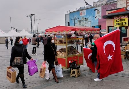 　５月１４日、トルコのシムシェキ財務相は、経済改革プログラムが「順調」に機能し、成果をもたらしつつあると強調した。イスタンブールで２０２１年１月撮影（２０２５年　ロイター/Murad Sezer）