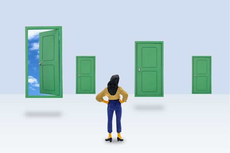 地方では若い女性の流出をいかに食い止めるかが課題となってなっている　photoAC