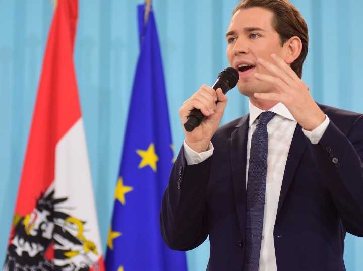 静かに勝利宣言するクルツ外相（筆者撮影）