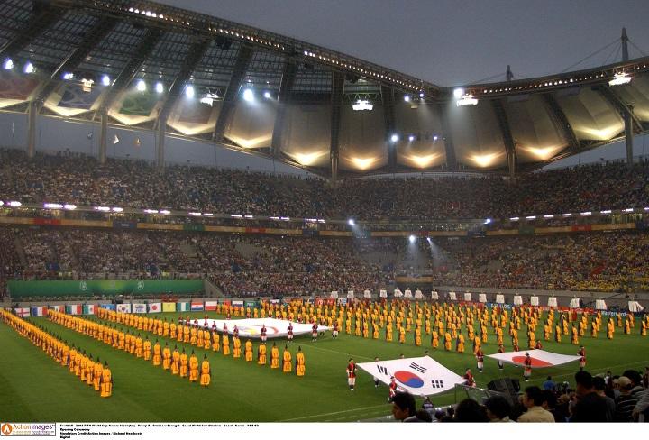 2002年　日韓がサッカー・ワールドカップを共催。写真はソウル・ワールドカップ競技場で行われたオープニングゲームでのセレモニー　Action Images / Richard Heathcote-REUTERS
