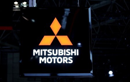 　７月２４日、三菱自動車が発表した２０１８年４―６月期連結決算によると、営業利益は前年同期比３６％増の２８１億円だった。写真は同社のロゴマーク。２０１７年１０月撮影（２０１８年　ロイター/Toru Hanai/File Photo）