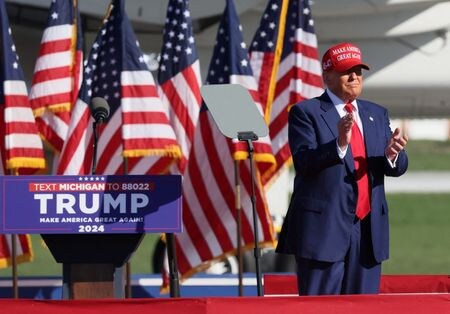 　５月２１日、トランプ米大統領（写真）は避妊の禁止には賛成しないと述べた。ミシガン州フリーランドで１日撮影（２０２４年　ロイター/Brendan McDermid）