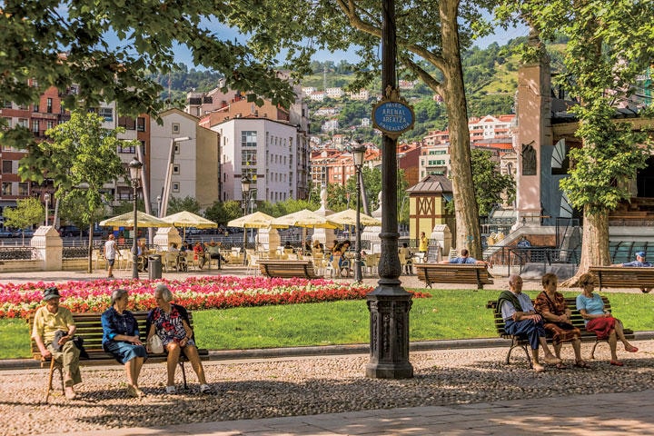 高齢者の社会的な結び付きを支える仕組みが平均寿命の延びに貢献している　MAREMAGNUM/GETTY IMAGES