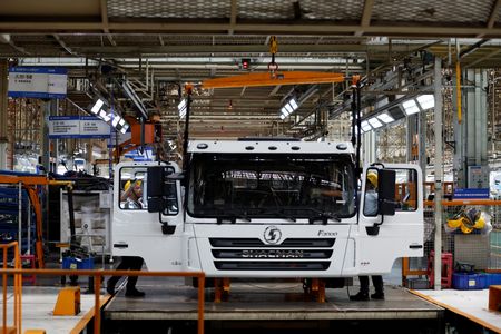 　１１月２７日、中国国家統計局が発表した１─１０月の工業部門企業利益は前年比７．８％減少した。１─９月では９％減少していた。写真は陝西省で５月撮影（２０２３年　ロイター／Florence Lo）