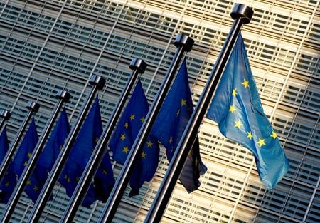 　欧州連合（ＥＵ）は、ロシアのウクライナ侵攻を受けた新たな制裁措置で合意した。議長国フランスが３月９日、ツイッターで明らかにした。写真はブリュッセルの欧州委員会。２０１８年１１月撮影（２０２２年　ロイター／Francois Lenoir）