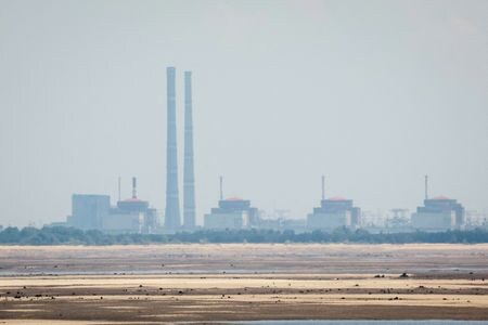 ロシアは８日、ウクライナ南部でロシア制圧下にあるザポロジエ原子力発電所（写真（をウクライナ軍がドローン（小型無人機）で攻撃したとし、欧州の核安全保障が危険にさらされていると改めて非難した。ウクライナは関与を否定している。（２０２４年　ロイター／/Alina Smutko）