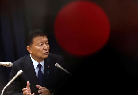 新藤義孝経済再生担当相は１日の参院予算委員会で、自治体による低所得者への給付を後押しする重点支援地方交付金の追加に関し、年末までに決定する考えを示した。写真は９月、都内で撮影（２０２３年　ロイター／Issei Kato）