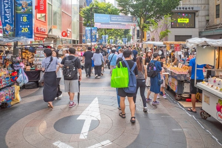 韓国で急激にLINEのダウンロード数が増えている。その理由は......　撮影：佐々木和義