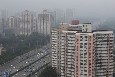 中国国家統計局が２４日発表した１─９月の不動産投資は前年比８．０％減と、１─８月の７．４％減から悪化した。写真は２０１８年７月、北京で撮影（２０２２年　ロイター/Jason Lee）