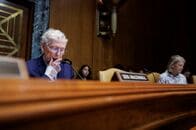 米共和重鎮マコネル氏、まだ上院復帰できず　転倒と肺炎の影響で
