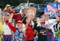 「大統領の日」の集会に突如表れ、支持者を熱狂させたトランプ