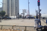 10代の少年が教えてくれた「生きる知恵」――パリの裏側で生きる難民それぞれの物語