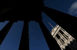 英中銀、ステーブルコイン保有限度額の代替策検討＝ブリーデン副総裁