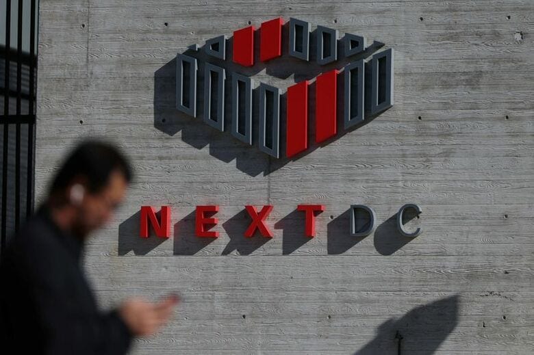 データセンター運営会社ＮＥＸＴＤＣのロゴ。2026年6月22日、シドニーで撮影。 REUTERS/Hollie Adams