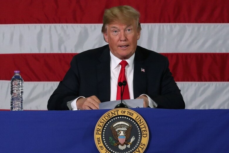 ６月２０日、トランプ米大統領（写真）は、北朝鮮が朝鮮戦争（１９５０―５３年）で行方不明となった米兵の遺骨を約２００柱返還したと述べた。米軍当局による公式な確認はされていない。写真はミネソタ州で撮影（２０１８年　ロイター／Jonathan Ernst）